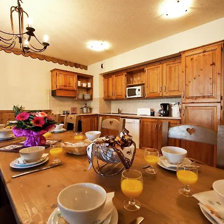 Apartment With Fireplace And Wi-fi In Arc 2000