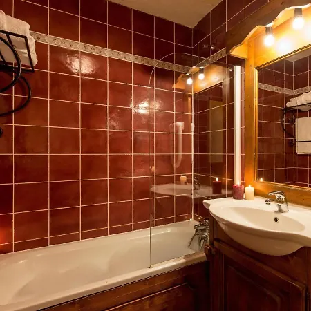 With Fireplace And Wi-fi In Arc 2000