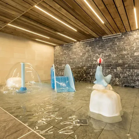 Apartment With Fireplace And Wi-fi In Arc 2000